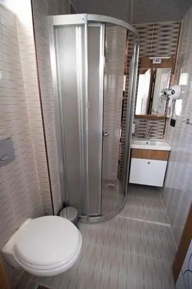Tek Kişilik, Şehir Manzaralı