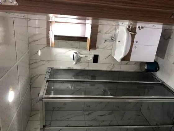 Tek Kişilik, Şehir Manzaralı