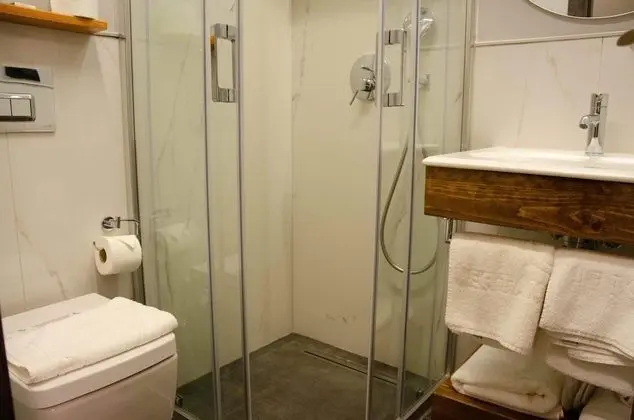 Standart Oda, Kara Manzaralı, Balkonlu