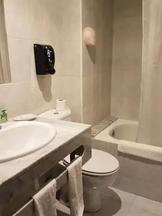 Traditional Üç Kişilik Oda