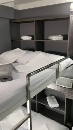 Dört Kişilik Oda, Ortak Banyo
