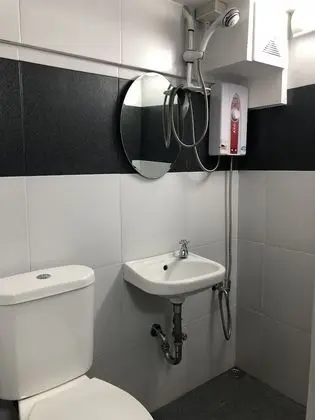 Dört Kişilik Oda, Ortak Banyo