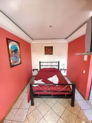 Oda, 1 Büyük (Queen) Boy Yatak