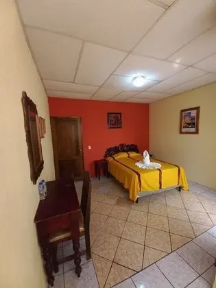 Oda, 1 Büyük (Queen) Boy Yatak