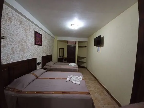 Oda, 2 Büyük (Queen) Boy Yatak