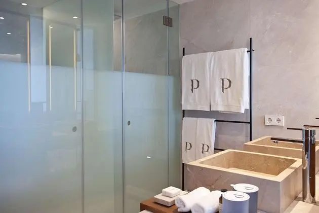 Superior Tek Büyük Yataklı Oda (Spa Access)