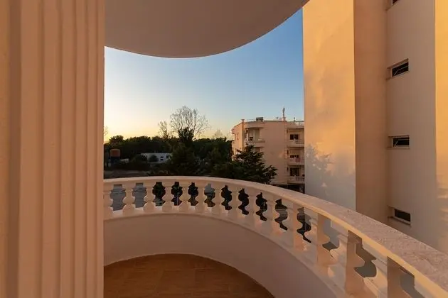 Tek Büyük veya İki Ayrı Yataklı Oda, Balkon