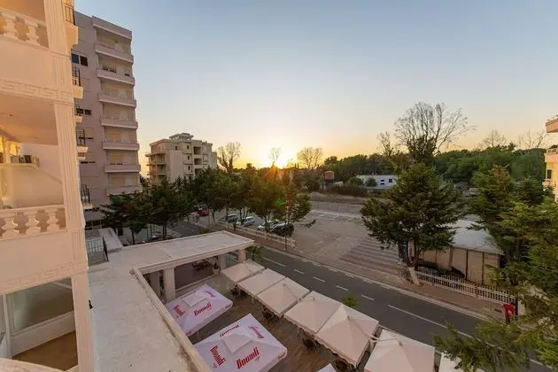 Üç Kişilik Oda, Balkon