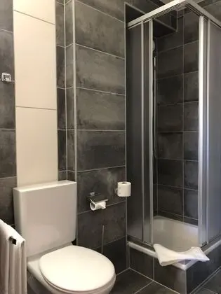 Üç Kişilik Oda