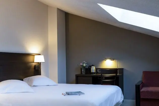 Comfort Tek Büyük Yataklı Oda (Attic with Velux)