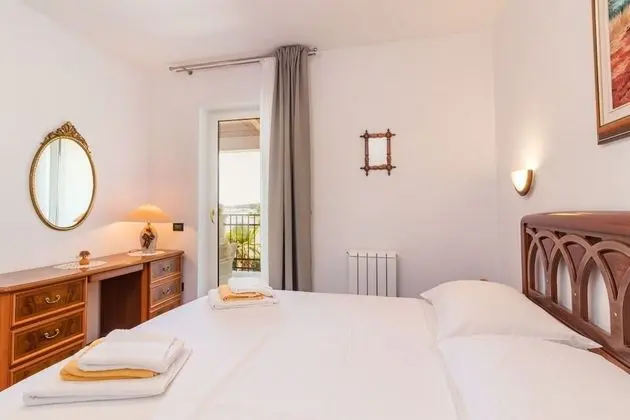 Apart Daire (Escape - 20 m from sea - Red(2))