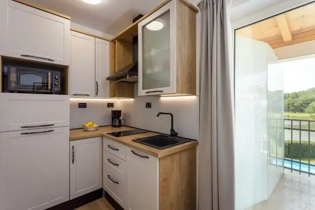 Apart Daire (Escape - 20 m from sea - Red(2))