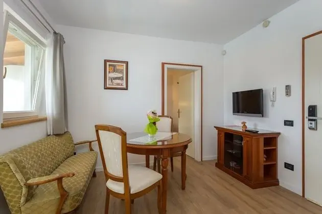 Apart Daire (Escape - 20 m from sea - Red(2))