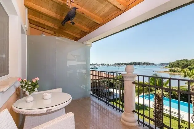 Apart Daire (Escape - 20 m from sea - Red(2))