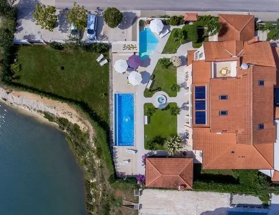 Apart Daire (Escape - 20 m from sea - Red(2))