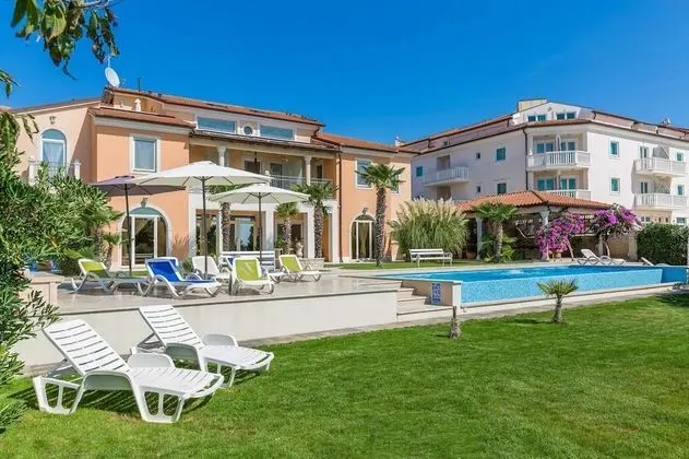 Apart Daire (Escape - 20 m from sea - Red(2))
