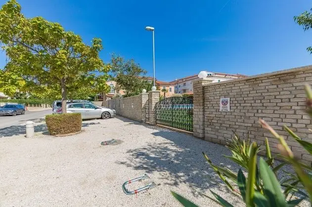 Apart Daire (Escape - 20 m from sea - Red(2))