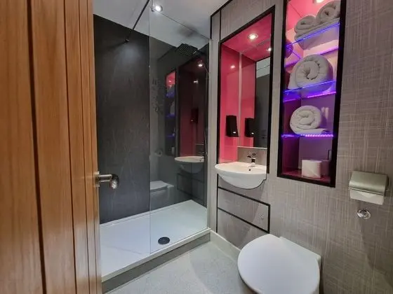 Deluxe Tek Büyük Yataklı Oda, Banyolu/Duşlu