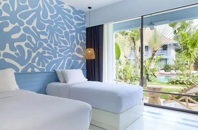 Deluxe Twin - Poolside
