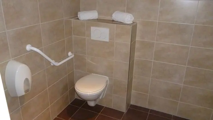 Üç Kişilik Oda