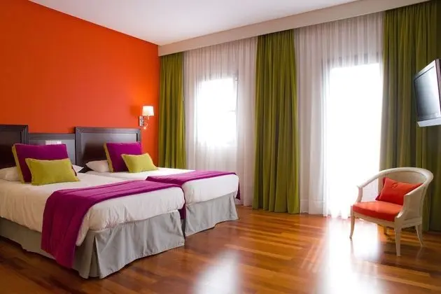 Tek Büyük veya İki Ayrı Yataklı Oda, Balkon