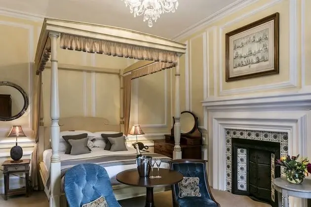 Luxury Tek Büyük Yataklı Oda