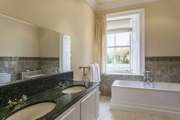Luxury Tek Büyük Yataklı Oda