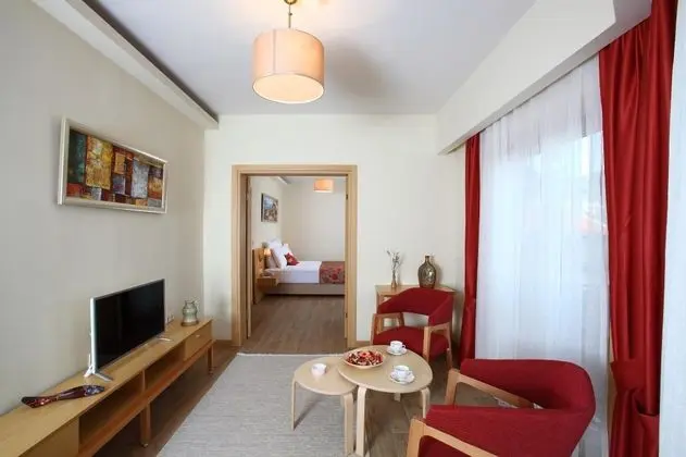 Aile Odası, Bahçe Manzaralı