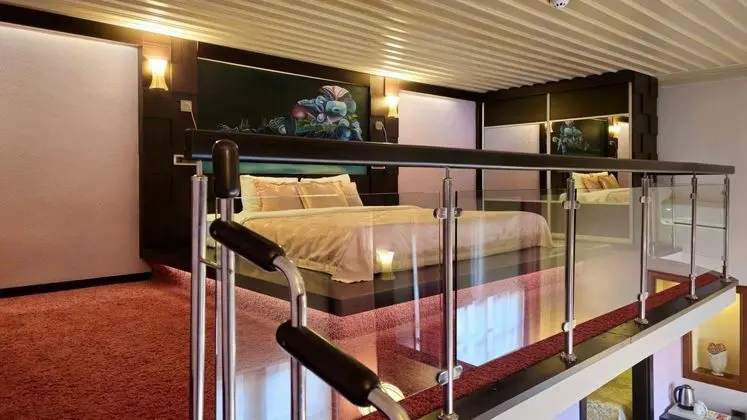 Suite, Havuz Manzaralı