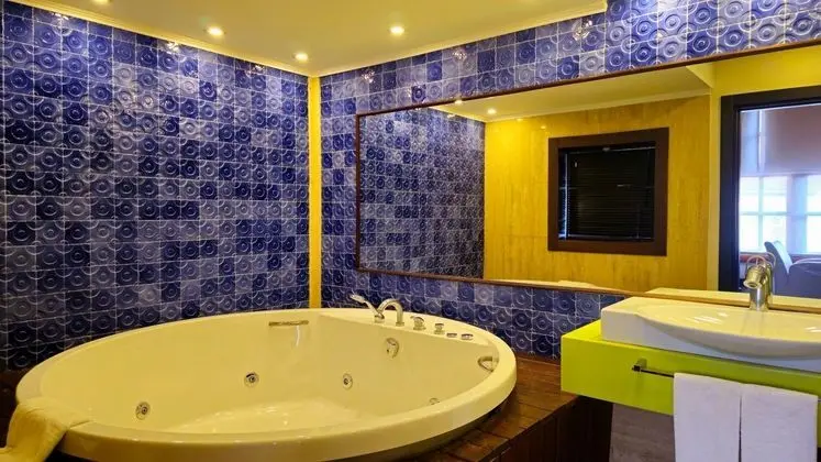 Suite, Havuz Manzaralı