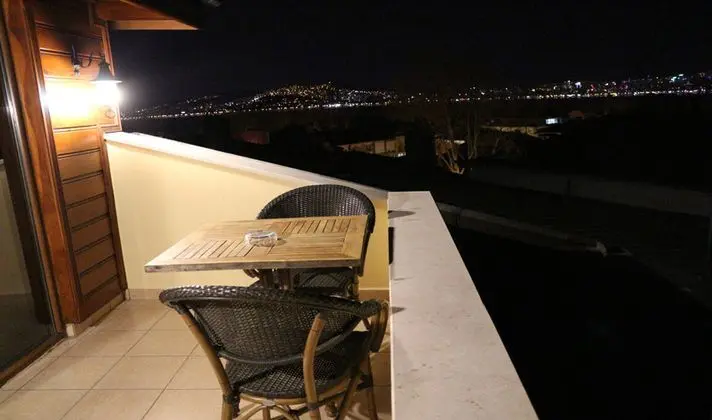 Teras Deniz Manzaralı Balkonlu Oda