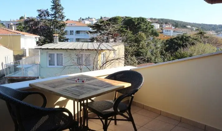 Teras Deniz Manzaralı Balkonlu Oda