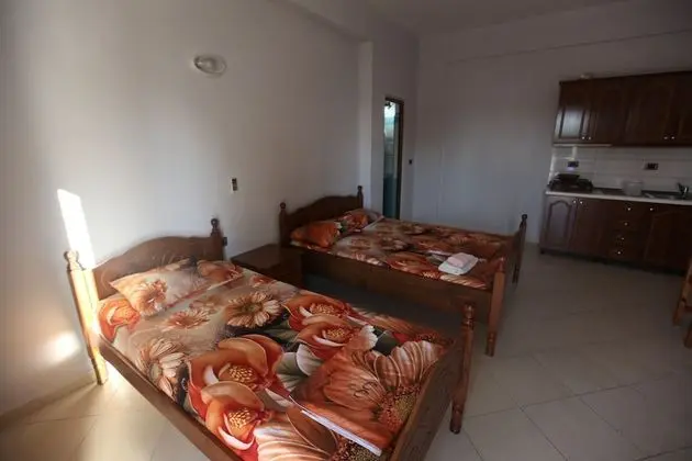 Stüdyo, Bahçe Manzaralı