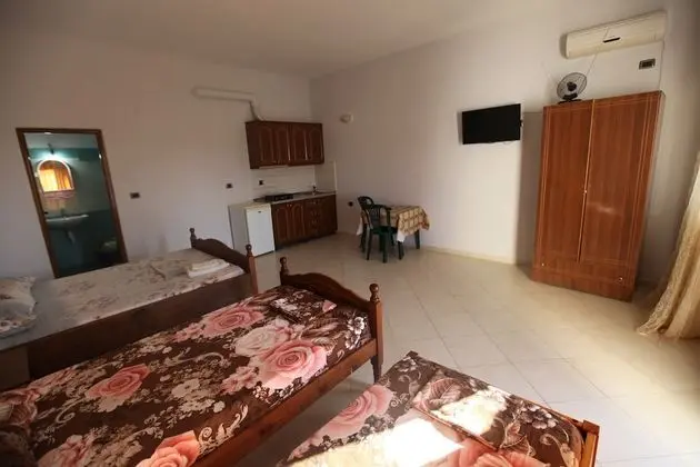 Üç Kişilik Oda