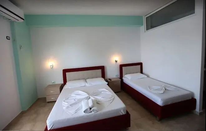 Üç Kişilik Oda