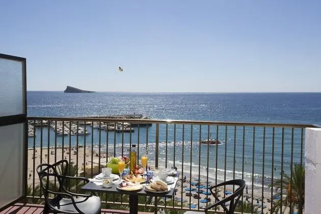 Deluxe Tek Büyük Yataklı Oda, Teras, Deniz Manzaralı