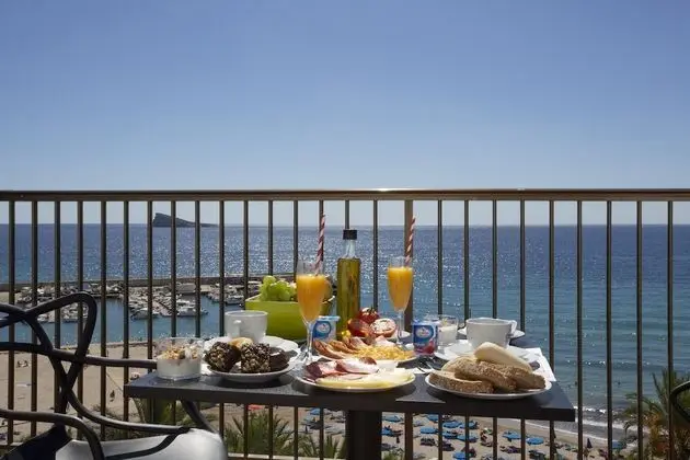 Deluxe Tek Büyük Yataklı Oda, Teras, Deniz Manzaralı