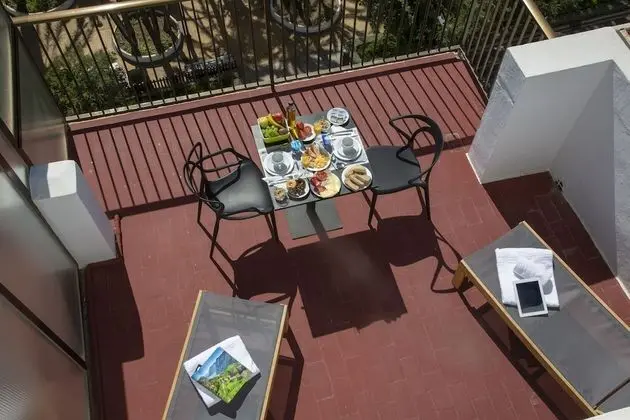 Deluxe Tek Büyük Yataklı Oda, Teras, Deniz Manzaralı
