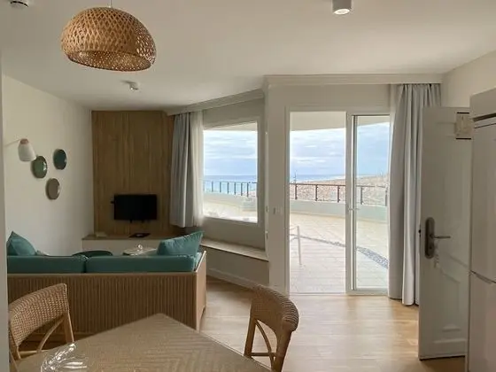 Junior Süit, Deniz Manzaralı (2 adults + 2 children)