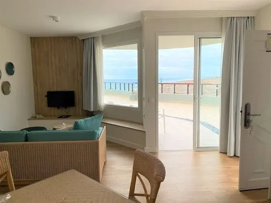Junior Süit, Deniz Manzaralı (2 adults + 2 children)