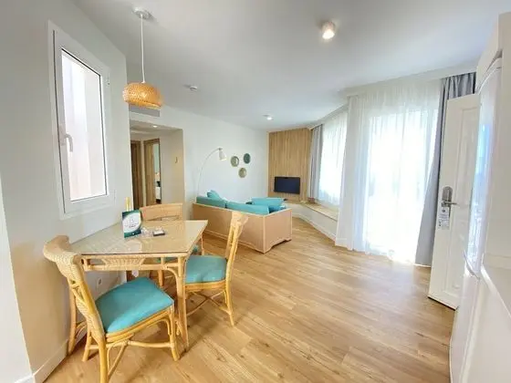 Süit, 2 Yatak Odası, Deniz Manzaralı (4 adults + 2 children)