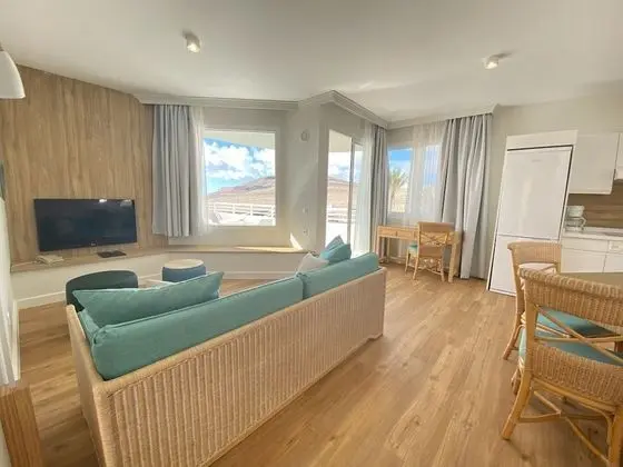 Süit, 2 Yatak Odası, Deniz Manzaralı (4 adults + 2 children)
