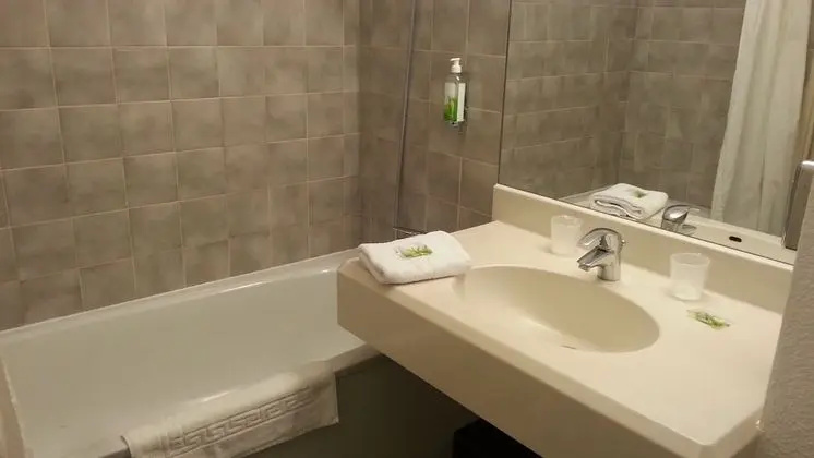 Büyük Yataklı Tek Kişilik Oda