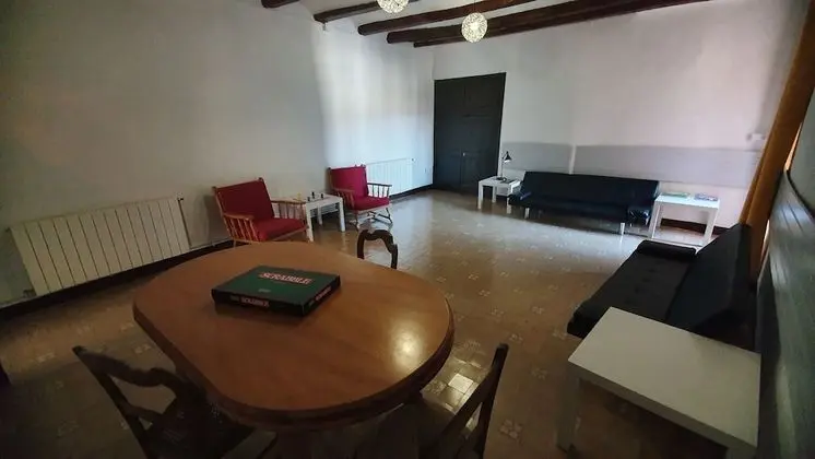 İki Ayrı Yataklı Oda, Ortak Banyo (Carboneres)