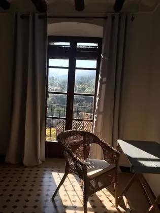 İki Ayrı Yataklı Oda, Ortak Banyo (Carboneres)