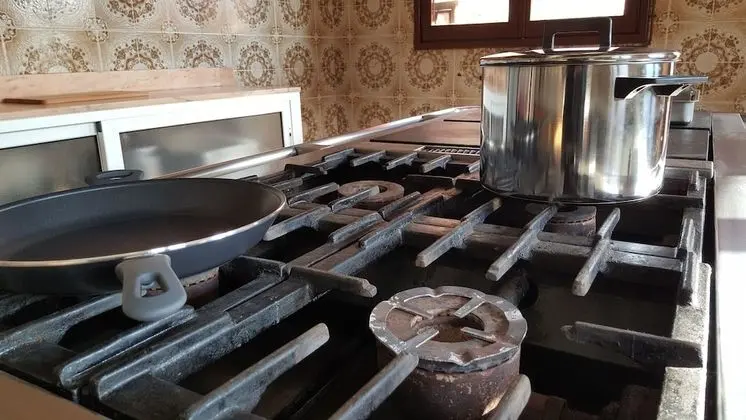 İki Ayrı Yataklı Oda, Ortak Banyo (Carboneres)