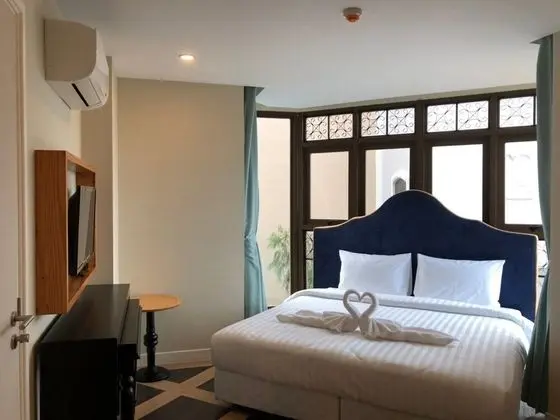 2-Bedroom Condo with Pool View