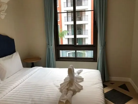 2-Bedroom Condo with Pool View