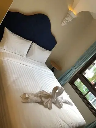 2-Bedroom Condo with Pool View