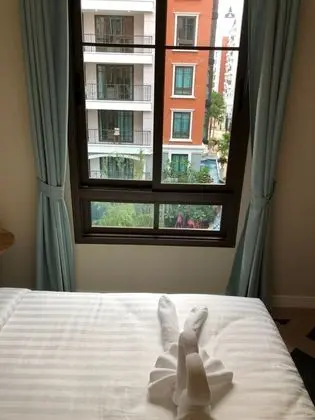 2-Bedroom Condo with Pool View
